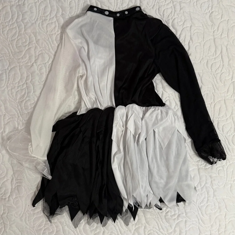 N/A black white